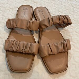 Time & Tru Nude Ruffle Band Two Strap Flat Slides Sandals Women’s Size 10